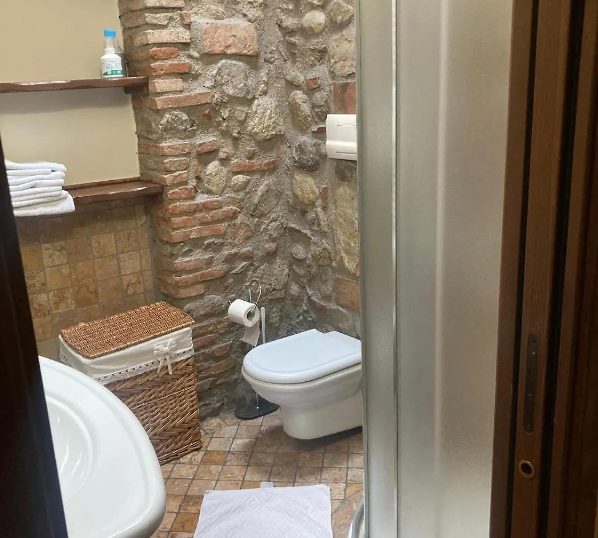 波尔佩纳泽德尔加尔达Rustico Di Benellini Angela住宿加早餐旅馆 意大利