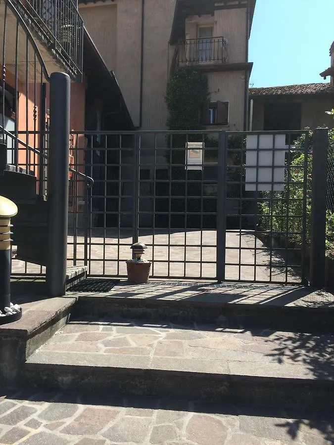 Rustico Di Benellini Angela Acomodação com café da manhã Polpenazze del Garda 0*,  Itália
