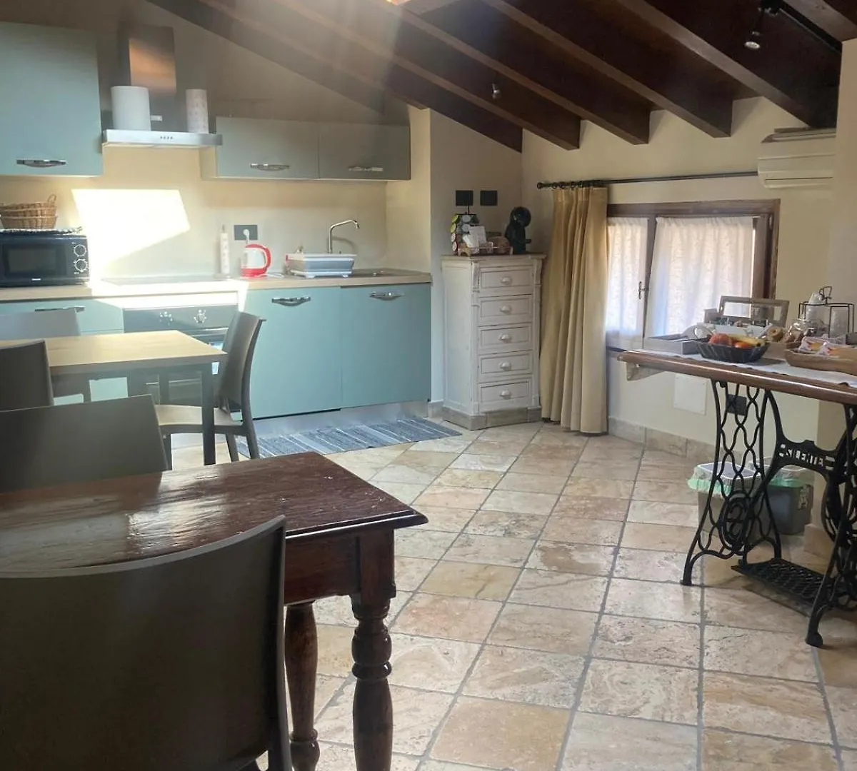 Rustico Di Benellini Angela Bed and Breakfast Polpenazze del Garda Bed & Breakfast